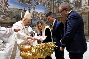 FILE POPE FRANCIS BAPTIZES